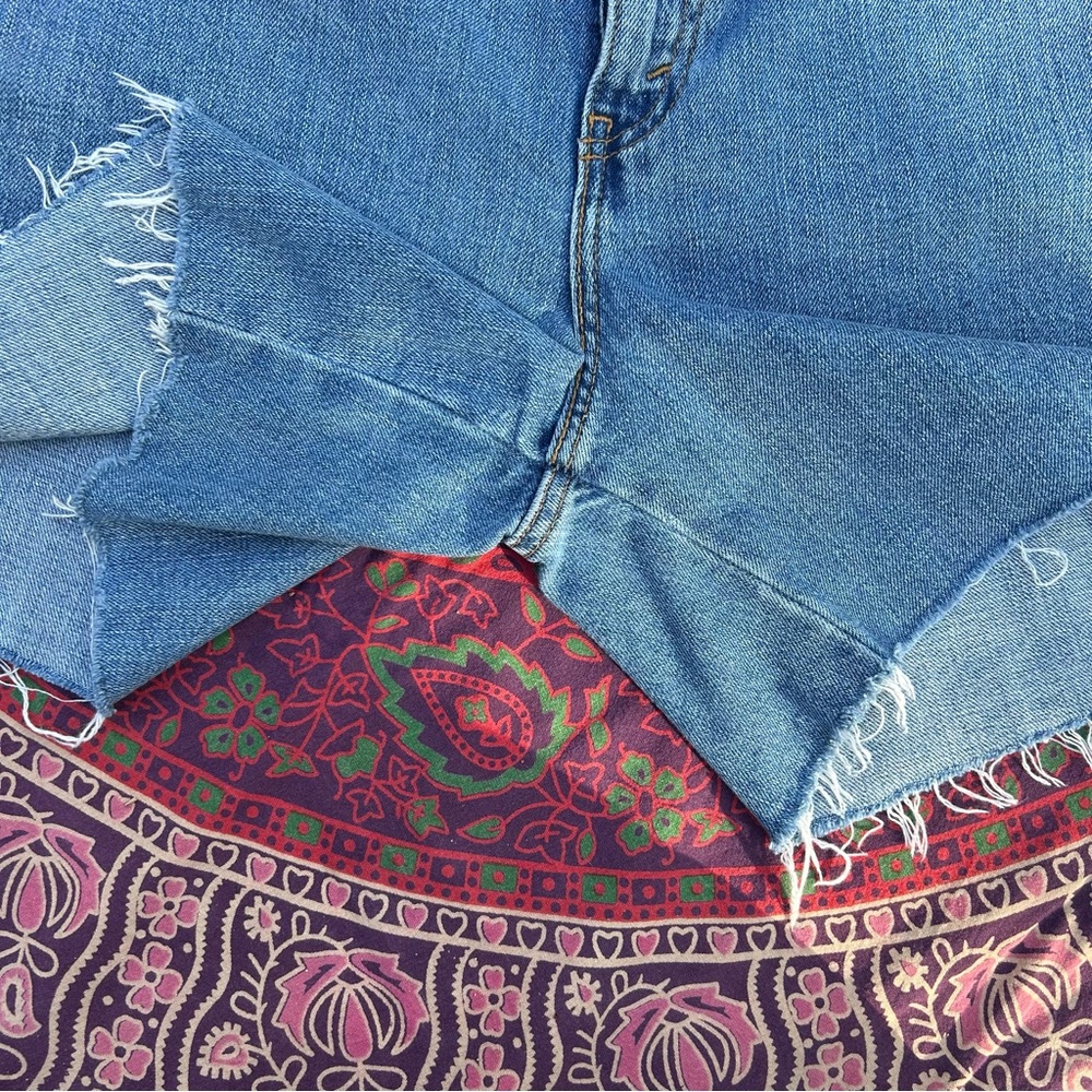 Levi's 550 Relaxed Shorts Blue High-Waist Cutoff Denim Jean Shorts | Size 14 - Picture 8 of 13